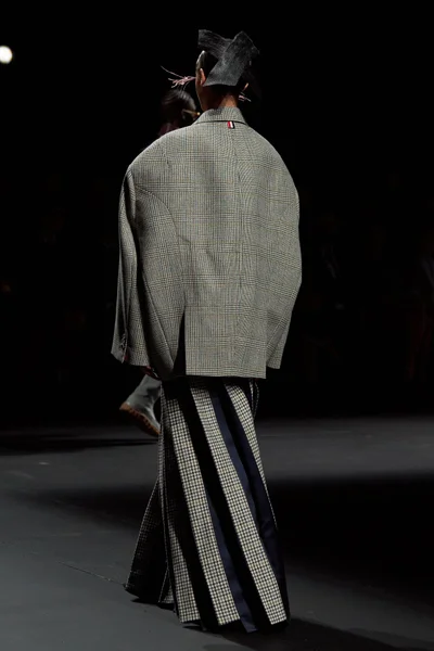 Look 100